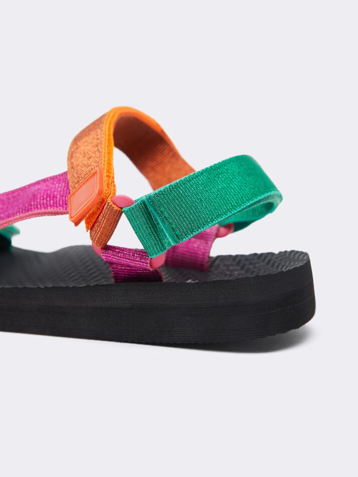 Sandália esportiva com glitter - Combinada