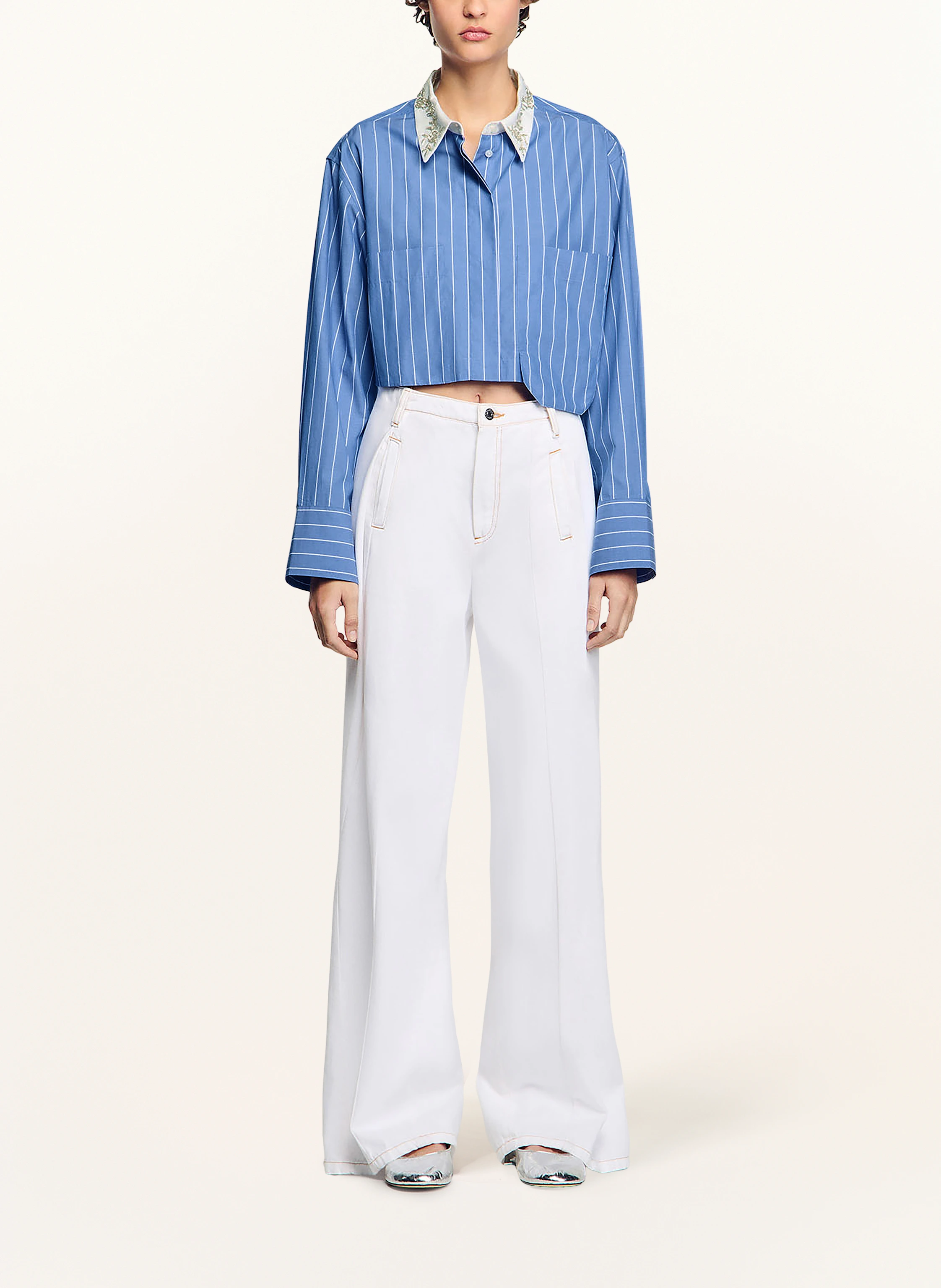SANDRO Cropped-Hemdbluse mit Schmucksteinen