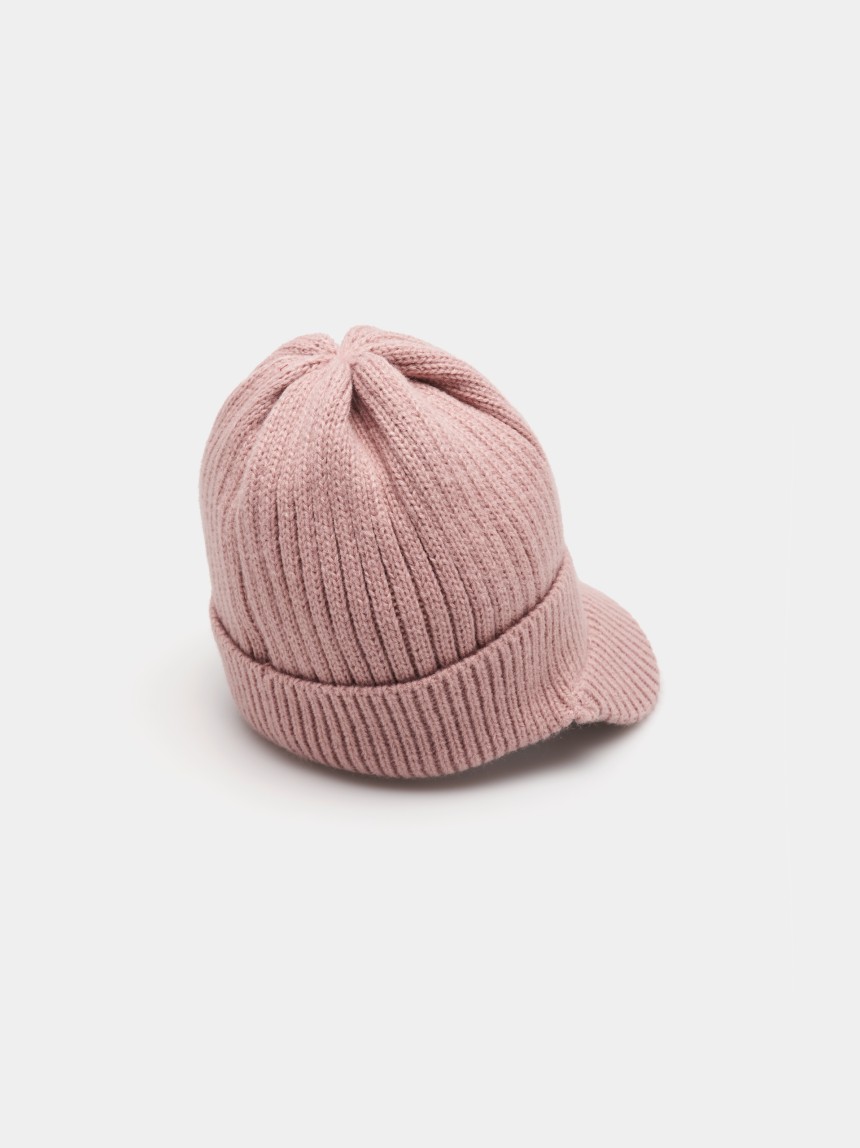 Gorro canelado com pala