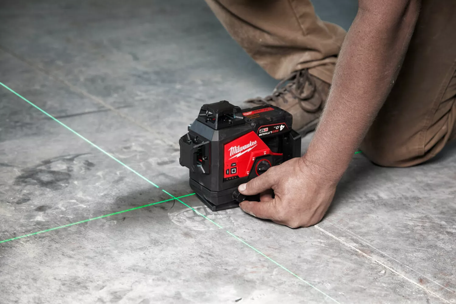 Milwaukee M12 3PL-401C 12V Li-Ion accu kruislijnlaser set (1x 4,0Ah) in koffer - 3 lijnen - Groen - 38m