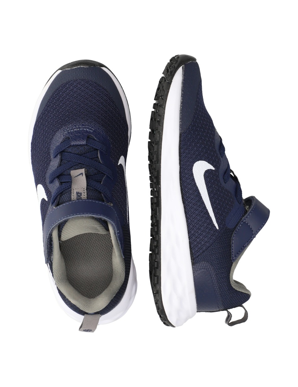 Nike Revolution 6