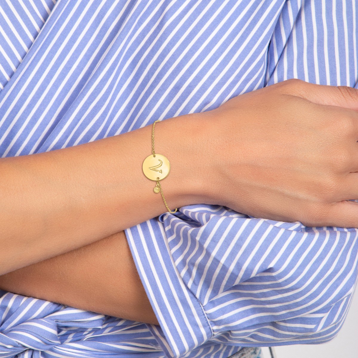 Bracelet lettre V en acier inoxydable par SC Bohème orné d'un véritable diamant blanc