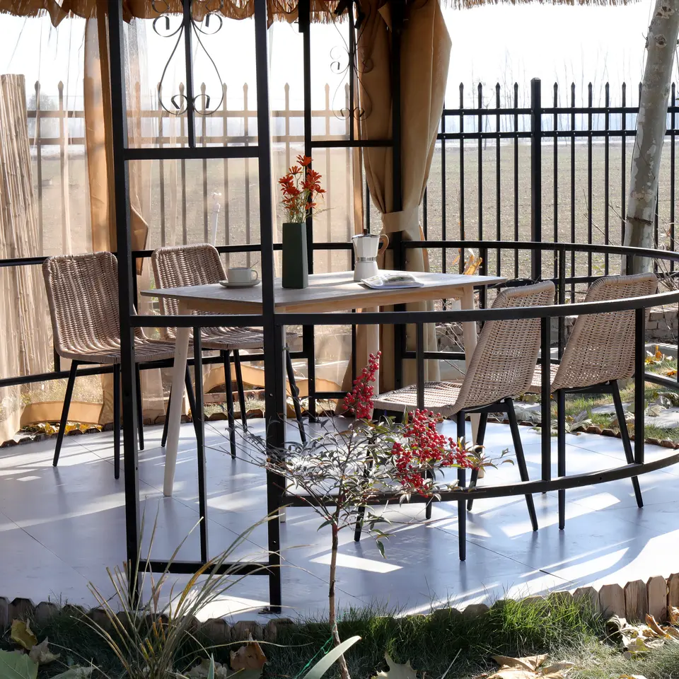Set van 4 metalen tuinstoelen