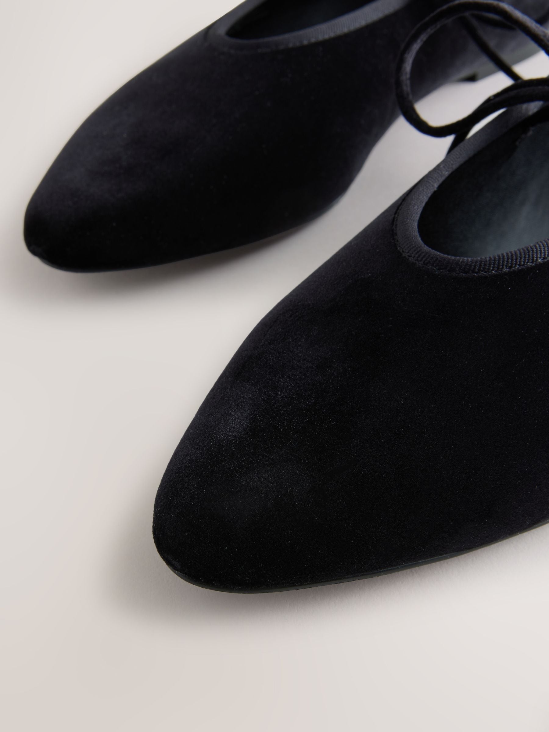 Zwart - Forever Comfort® Velvet Tie Mary Jane Shoes