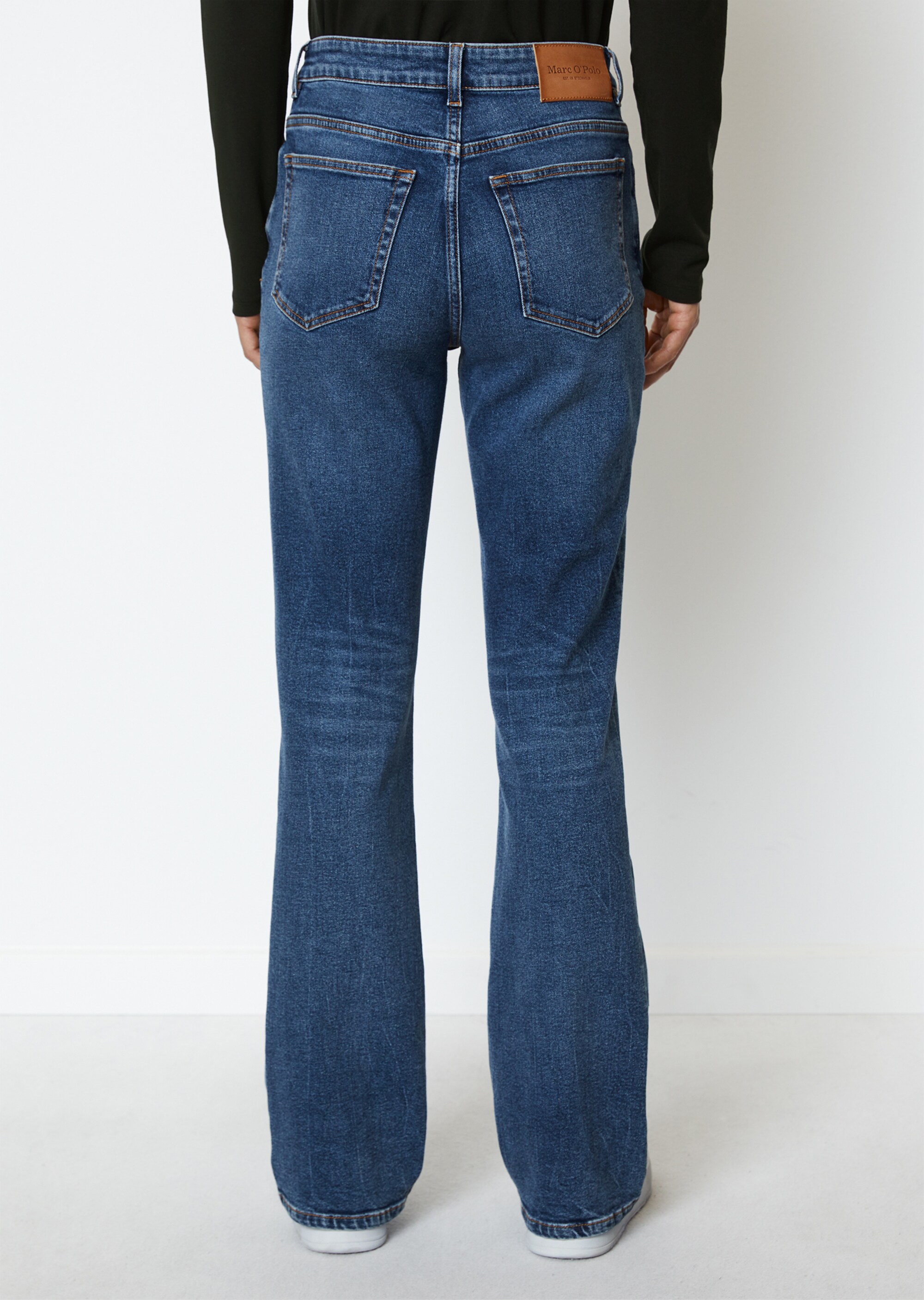 Jeans Modell KIRUNA flaredmit hoher Taille