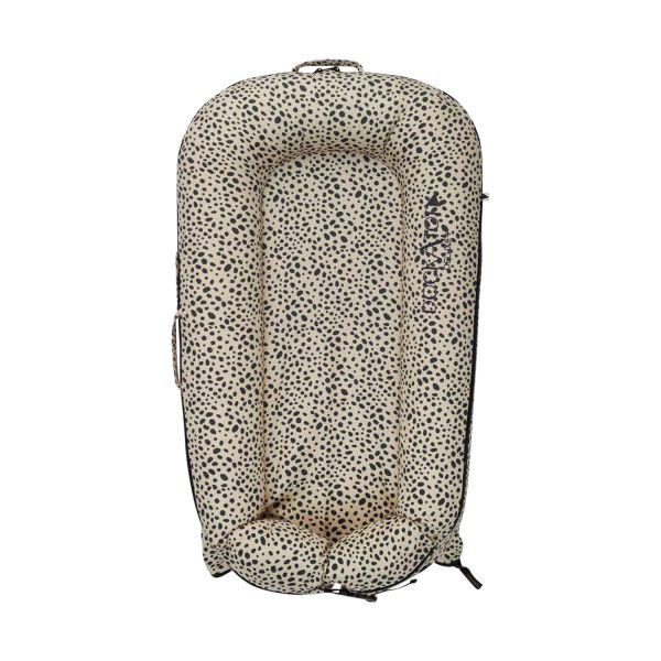 DockATot Deluxe  Babynestje Painted Spots