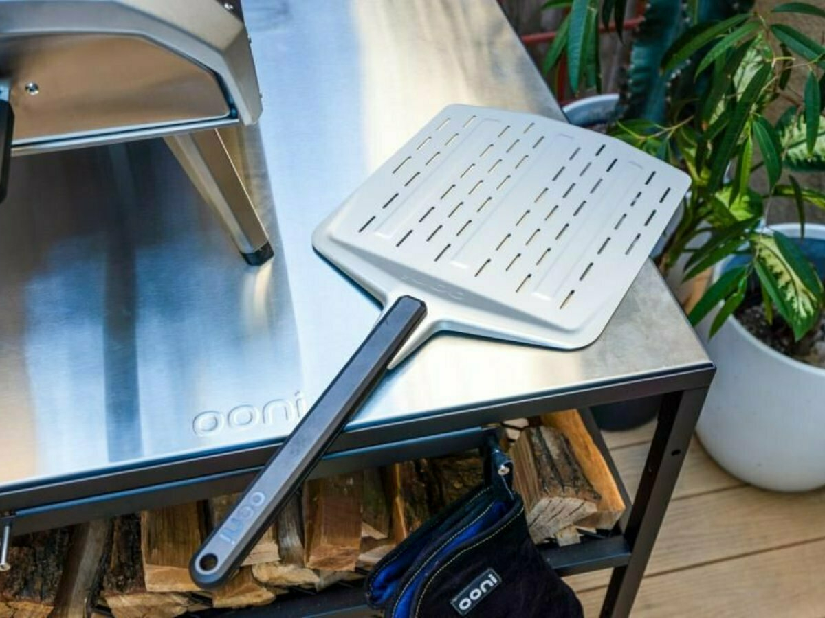 Ooni 35 cm geperforeerde pizzaschep