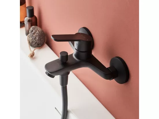 Pack baignoire droite 170 x 75 JACOB DELAFON Elise + tablier en niche + mitigeur bain douche mural Aimé noir + vidage