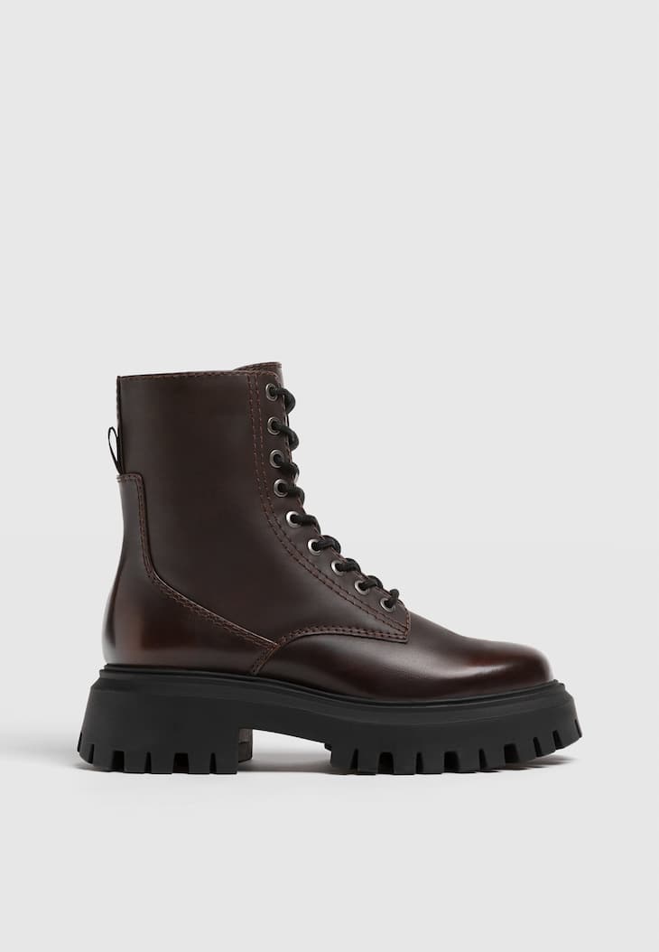 Botas de cano curto sem cadarço