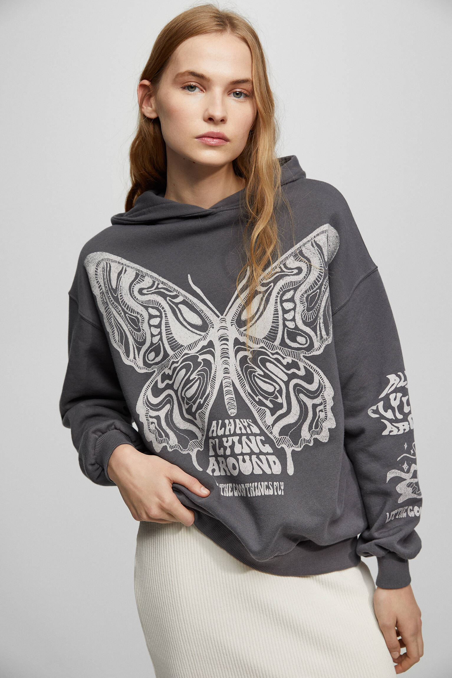 MOLETOM COM CAPUZ ESTAMPADO DE BORBOLETA - CINZA AZUL
