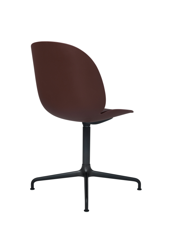 Gubi Beetle stoel met zwart aluminium swivel onderstel green