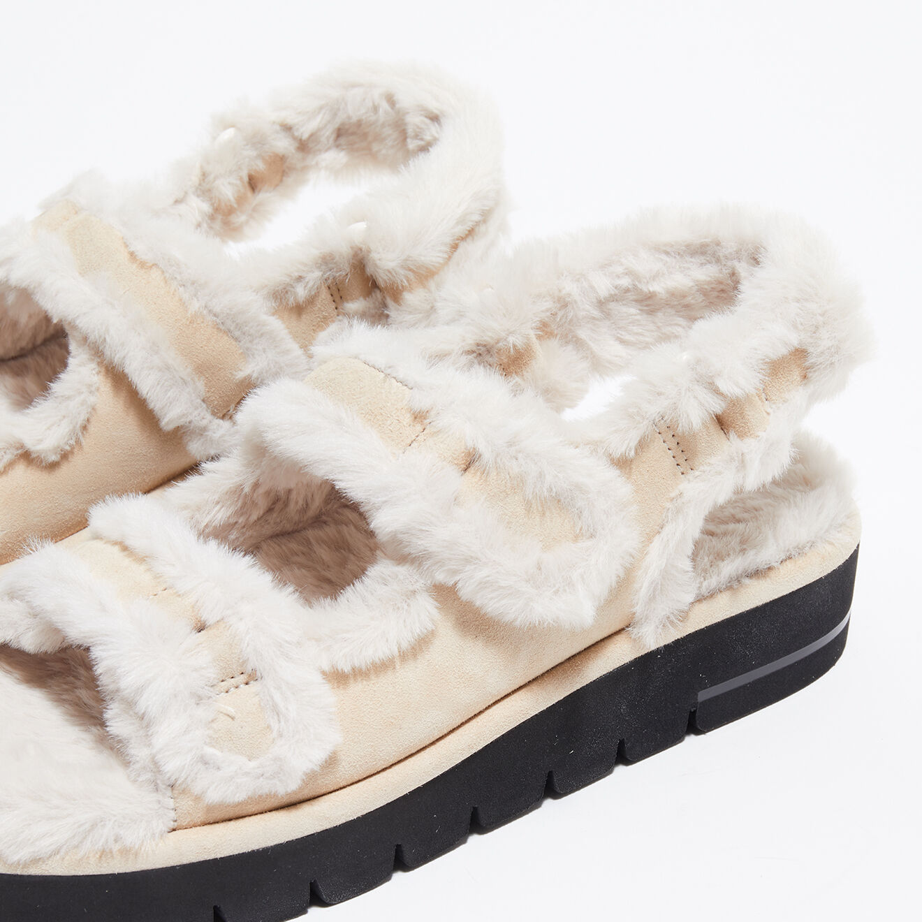 Stuart Weitzman Sandales en Velours de Cuir Zoe Lift Chill fourrées nude