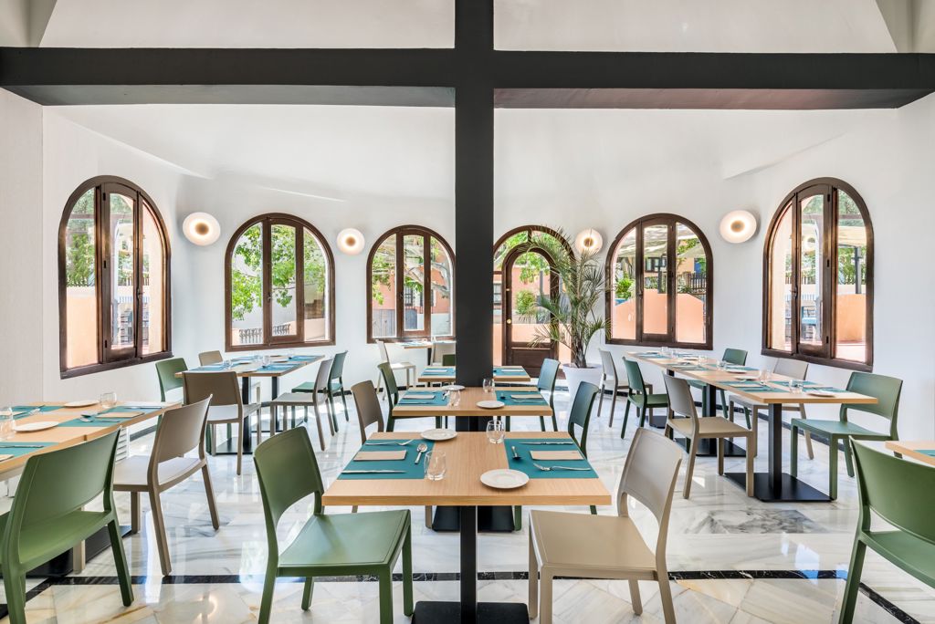 Fly & Go Occidental Pueblo Acantilado Logies en ontbijt - Hotel