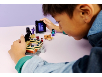 LEGO Reis naar de Nether en het End-portaal (21584)