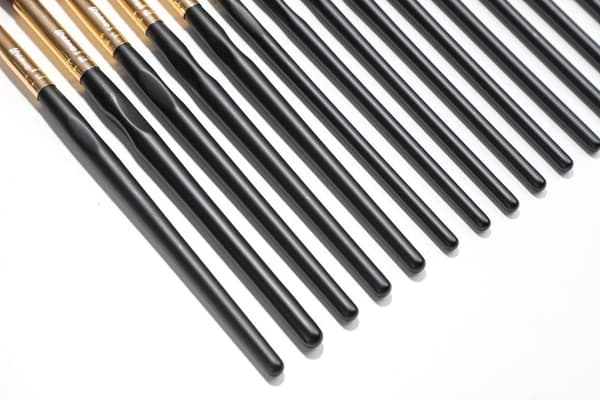 24 stk. profesjonelle og eksklusive sminkekoster i etuier Black / Gold