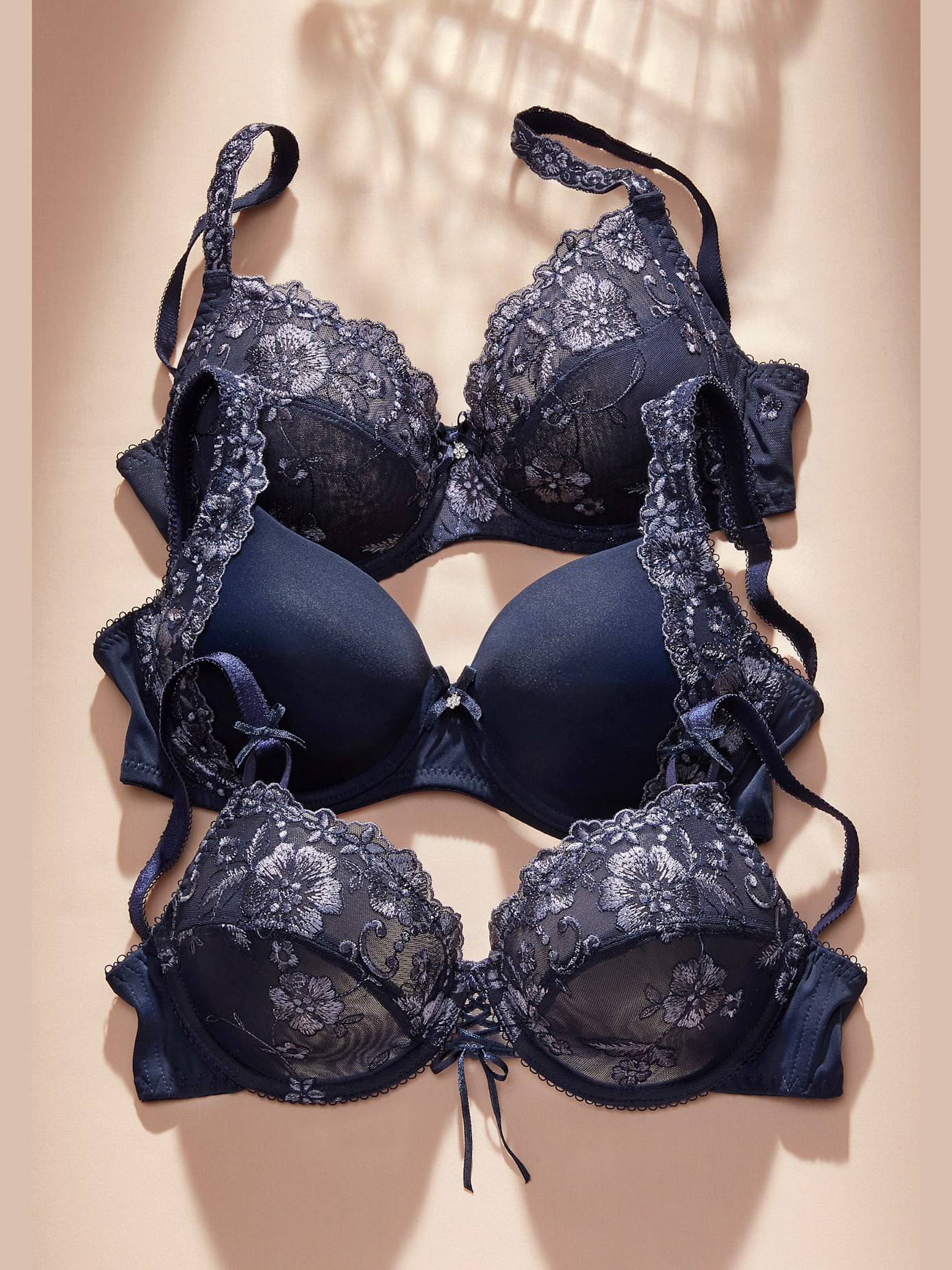 Soutien-gorge à armatures avec dentelle brodée