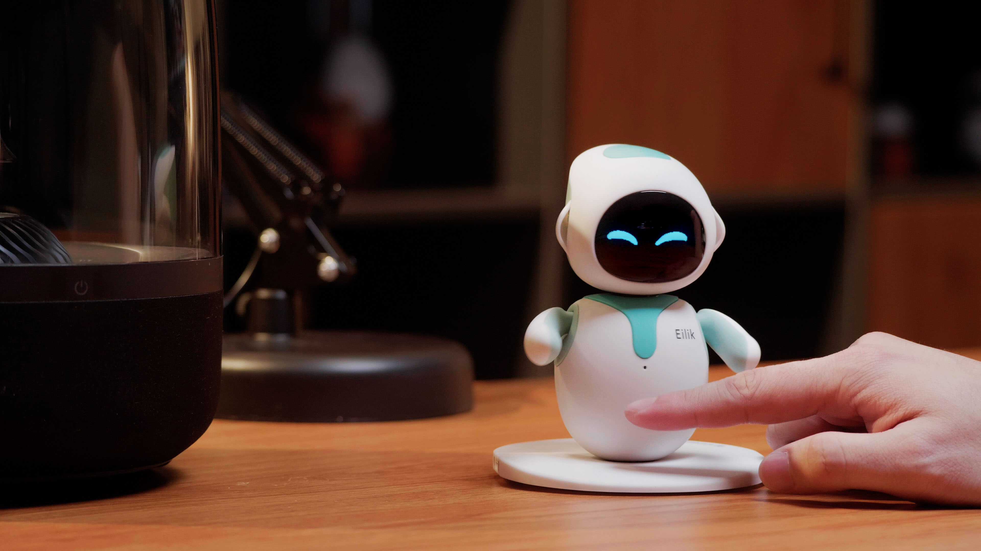 Eilik Der kleine Desktop Begleiter Bot mit unendlichem Spass - Rosa