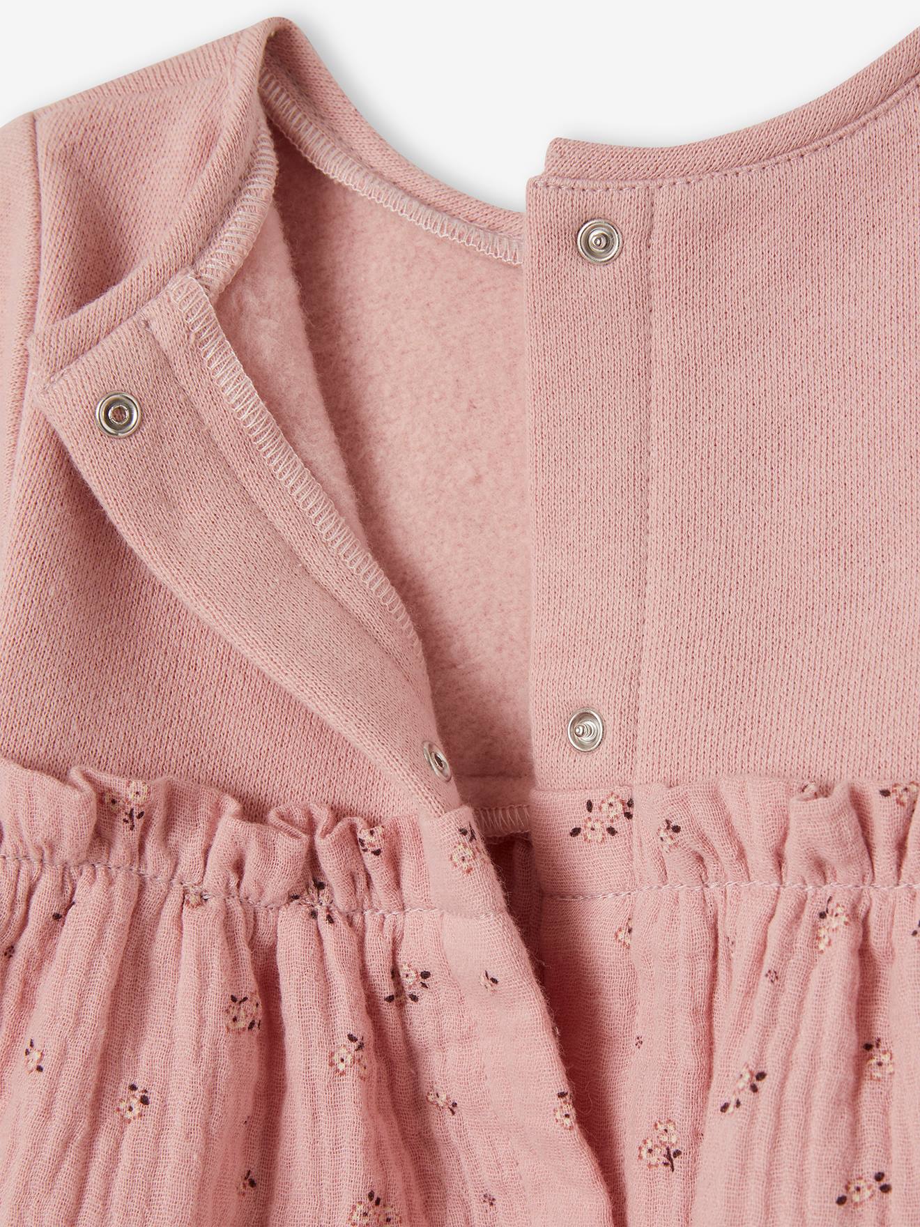 Vestido de dois materiais em pelúcia lisa rosa médio para bebê com estampas.