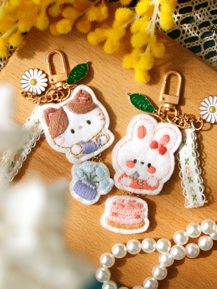 Embroidery Kingdom - DIY borduurpakket met dierensleutelhanger (verschillende ontwerpen)
