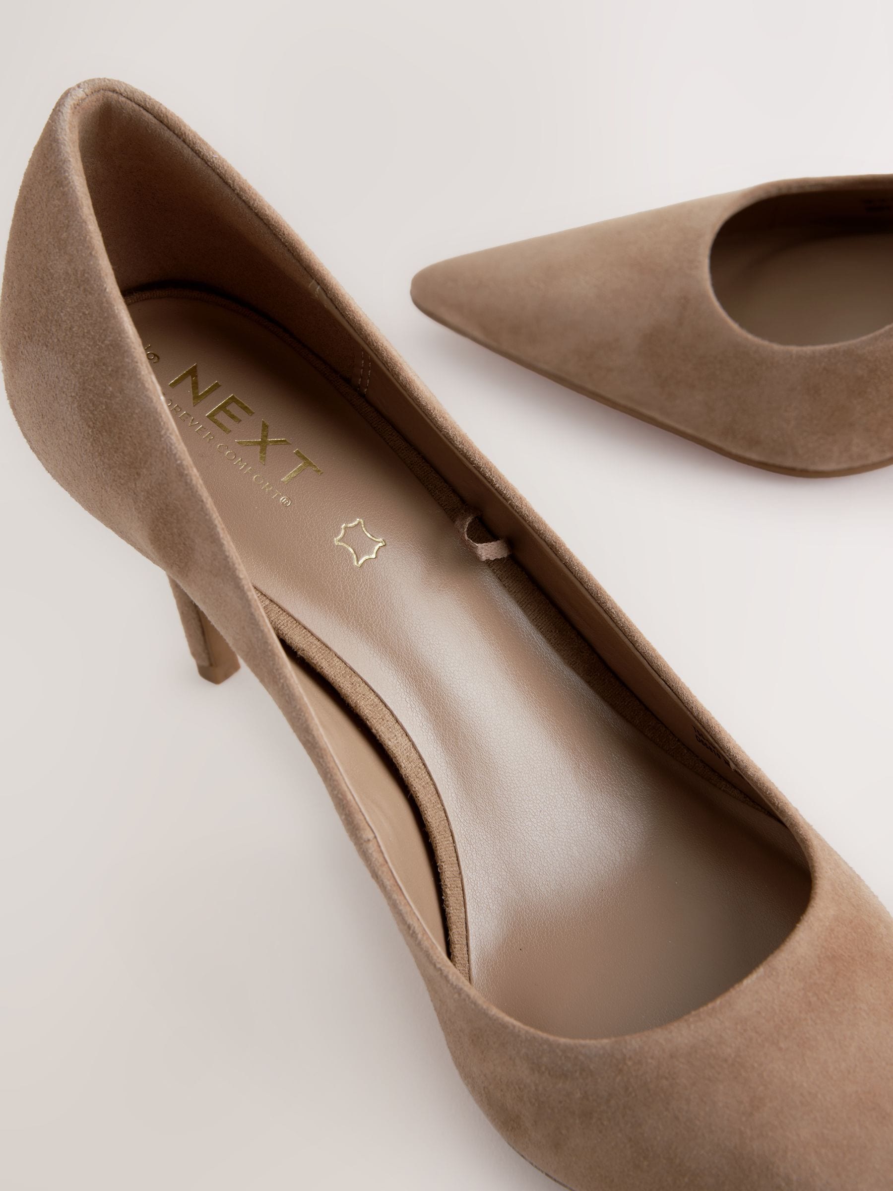 Kameelkleurig suède - Leren mid-court pumps