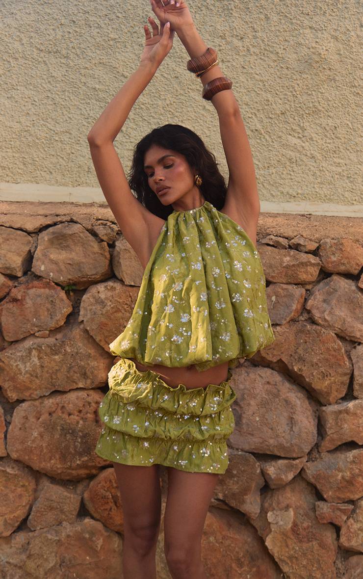 Vert Haut Court Bouffant À Sequins Texturés Et Col Licou Assorti