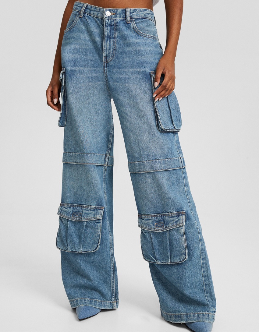 Calça cargo com vários bolsos