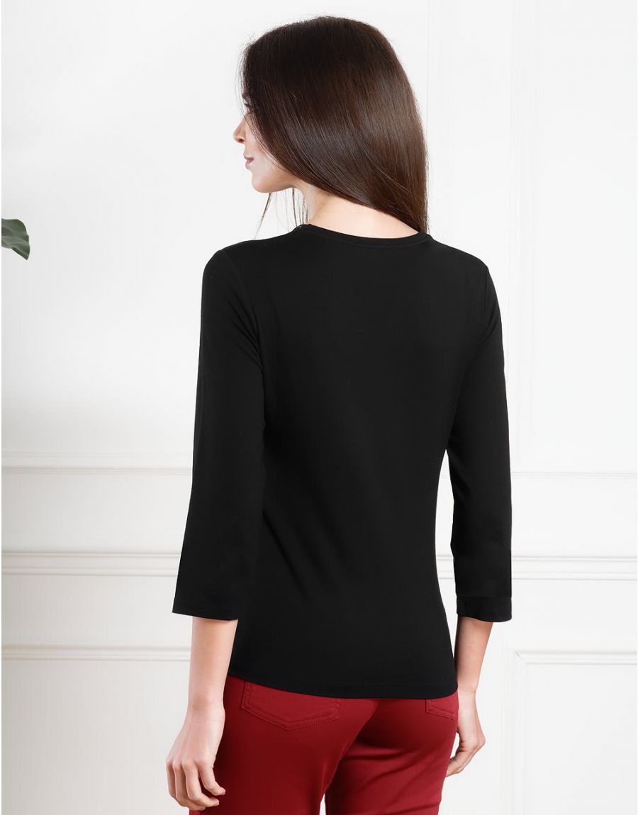 T-shirt noir et bordeaux