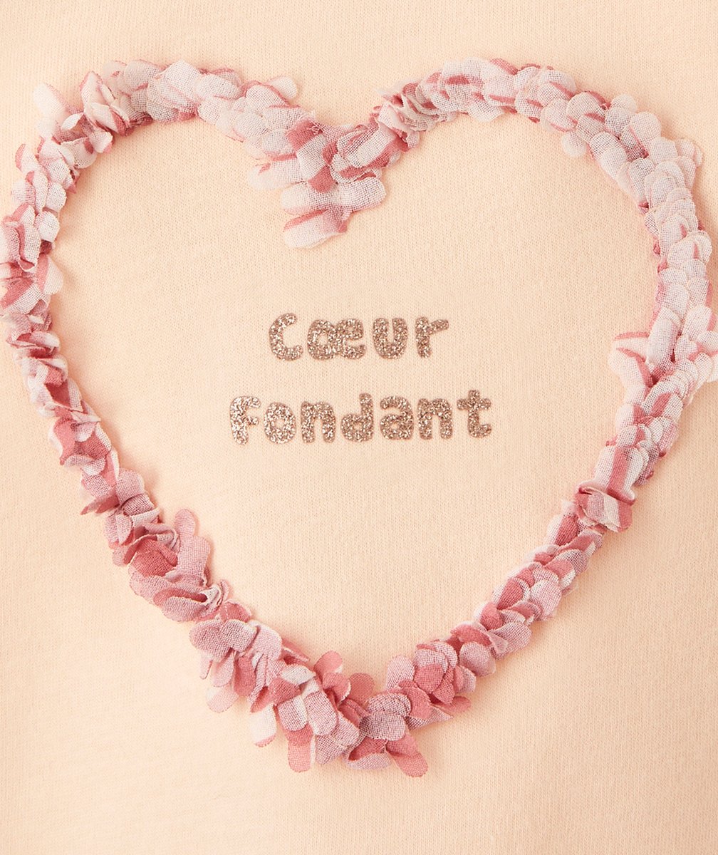 T-SHIRT BÉBÉ FILLE EN COTON BIO ROSE PÂLE AVEC COEUR EN RELIEF