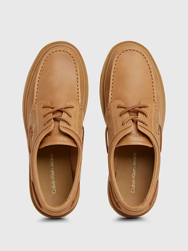 Sapatos híbridos de couro com cadarço