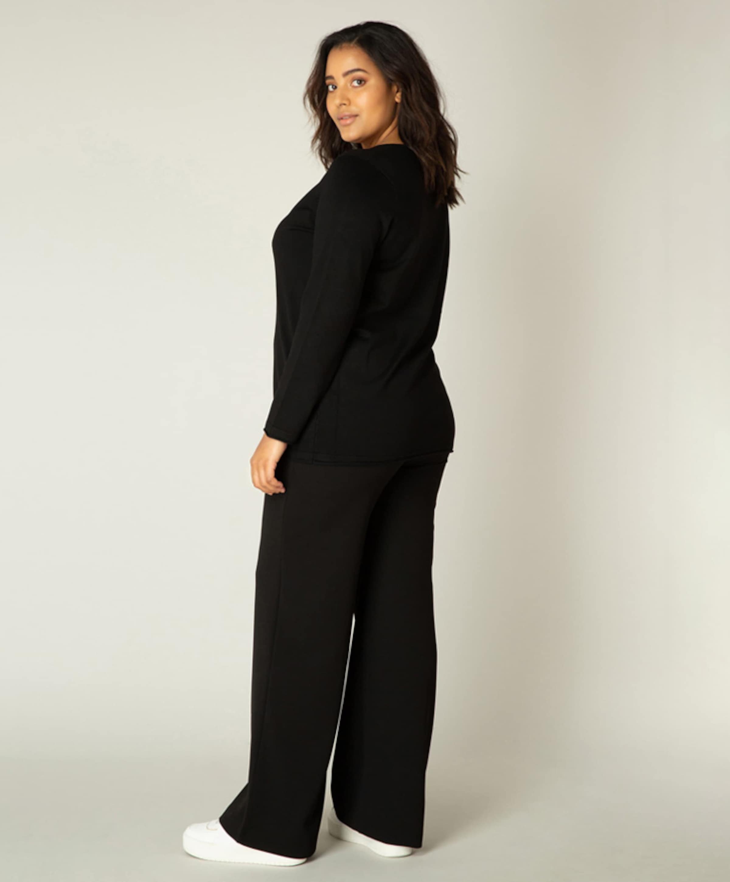 Base Level Curvy Dames trui zwart