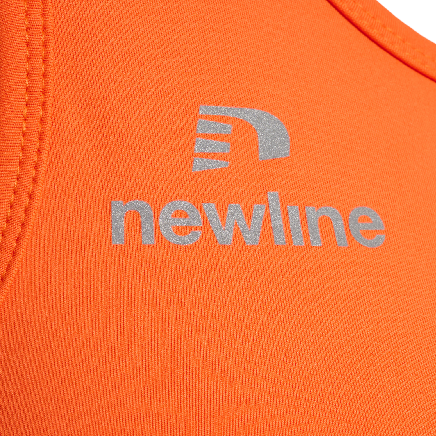 WOMEN'S ATHLETIC TOP