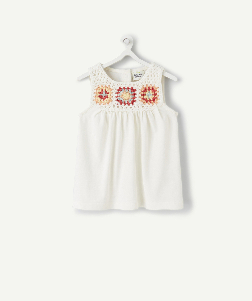 T-SHIRT BLANC BÉBÉ FILLE AVEC DÉTAILS EN CROCHET