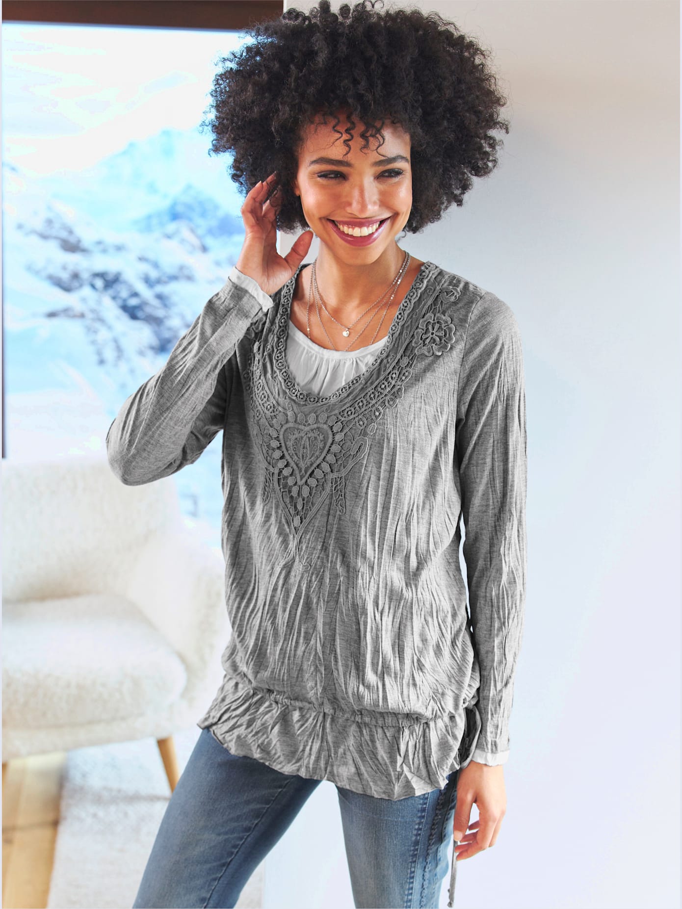 T-shirt empiècement en dentelle à l'encolure