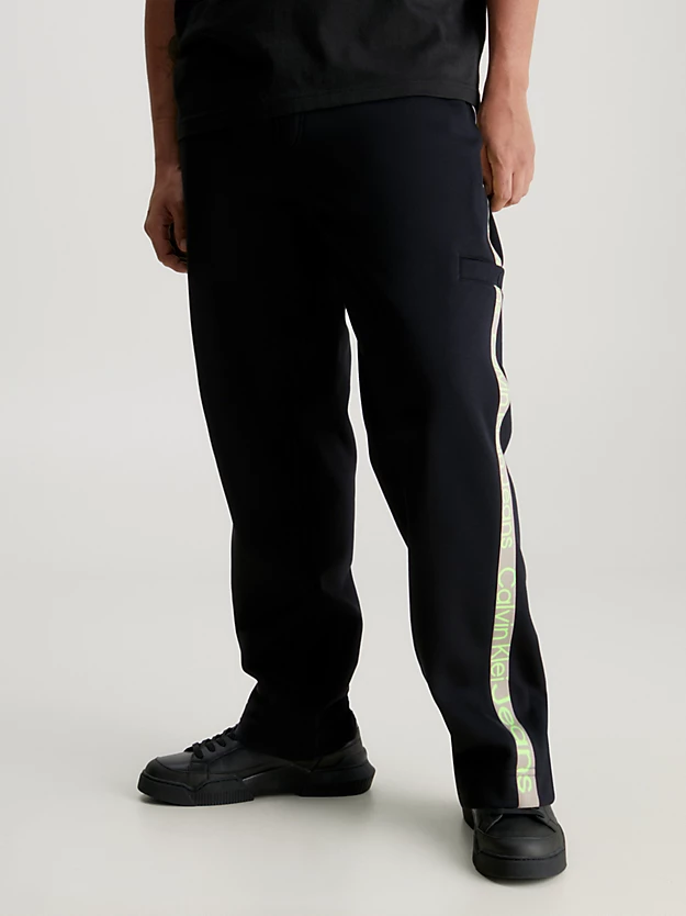 Calça de moletom com fita de logo e modelagem relaxada