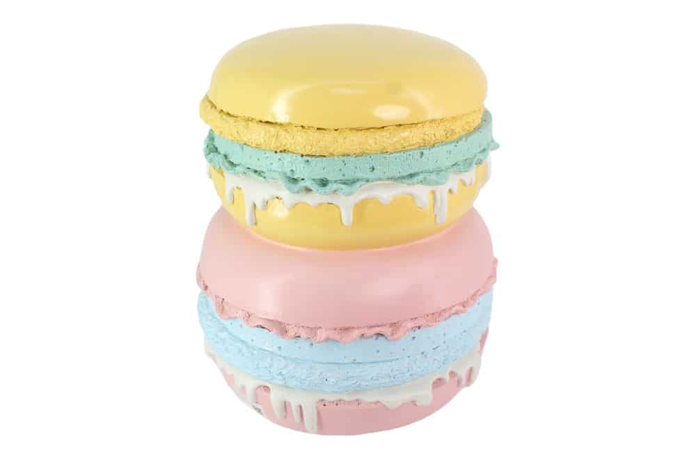 Außergewöhnlicher Beistelltisch MACARONS 50cm gelb rosa Fiberglas rund handmade