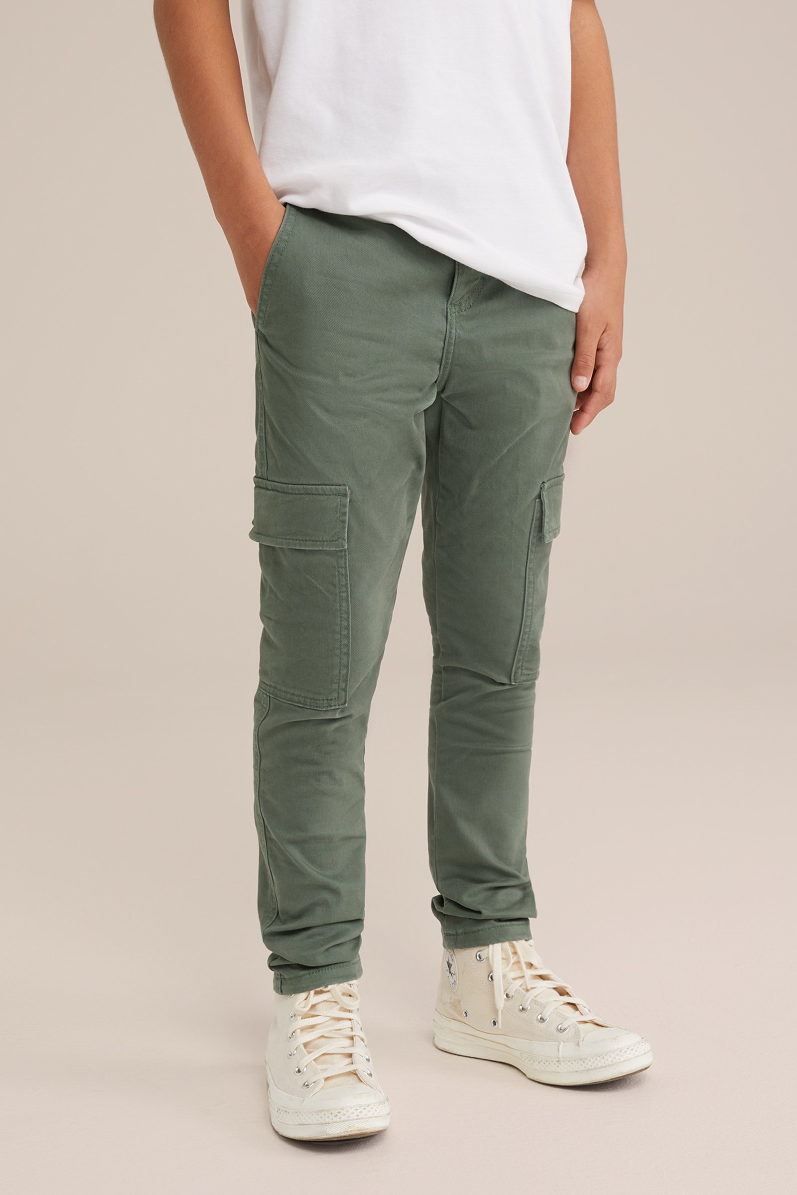 Jongens slim fit cargobroek WE Fashion Legergroen