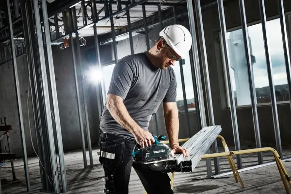 Makita DCS553 - Cirkelsav - ledningfri - 150 mm - intet batteri - 18 V - SOLO