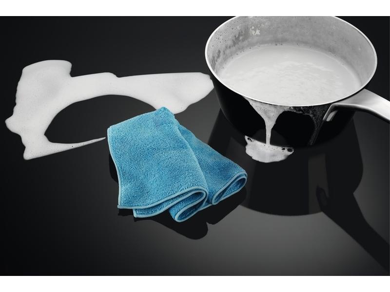 Electrolux Induktionskochfeld mit Abzug DMSL8350UO Rahmenlo Kochfeld mit eingebauter Lüftung und 4 Kochzonen