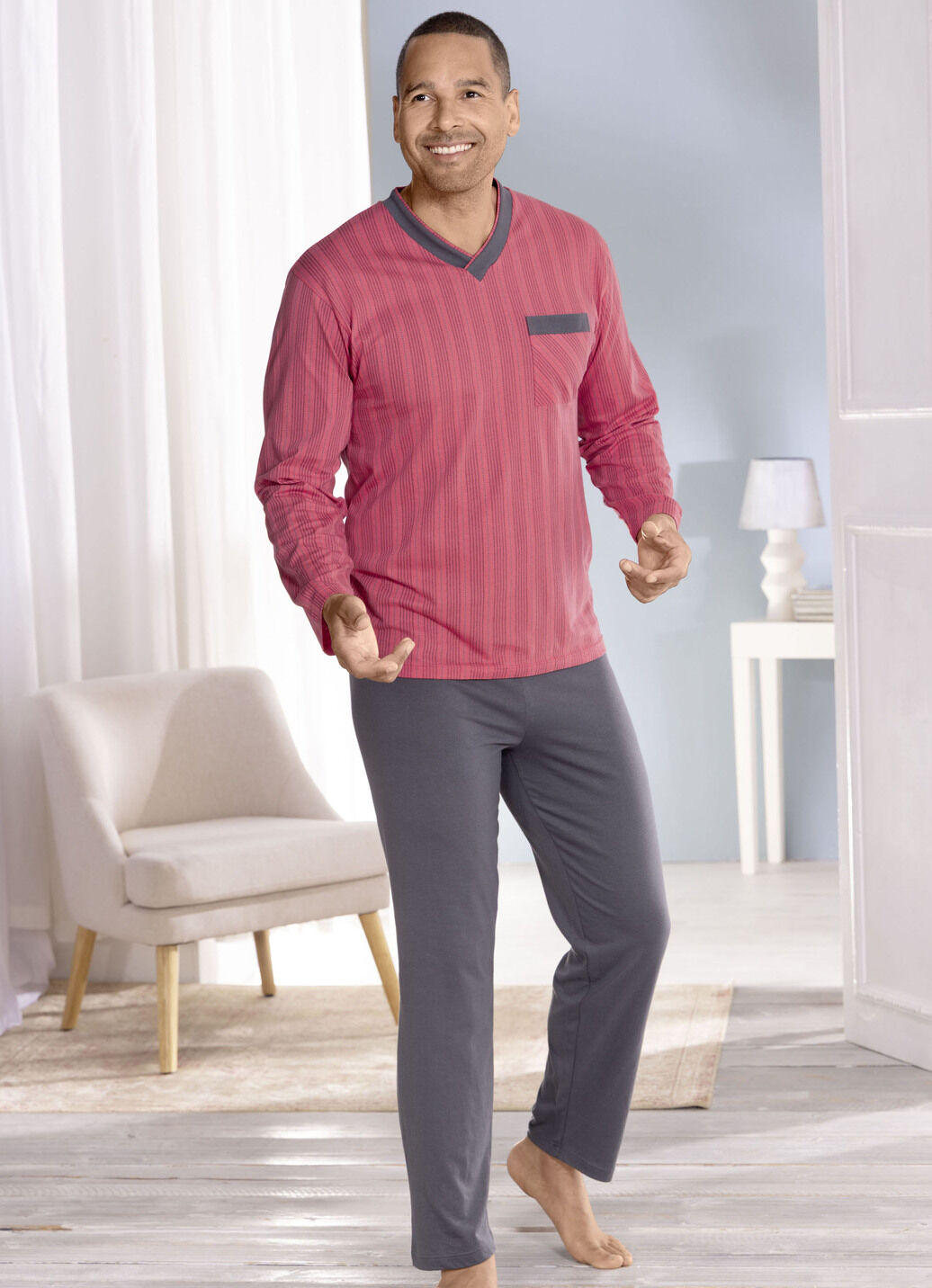 Pyjama mit V-Ausschnitt
