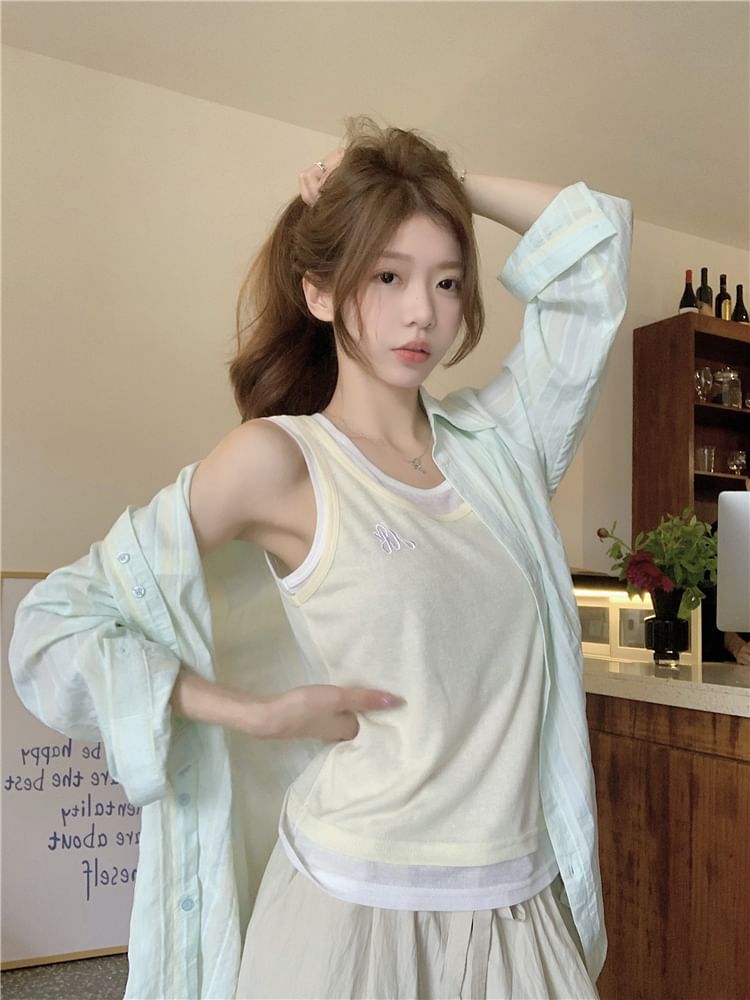 Closette - Tanktop met ronde hals en borduursel / Effen overhemd met lange mouwen en kraag / Effen broek met hoge taille en wijde pijpen