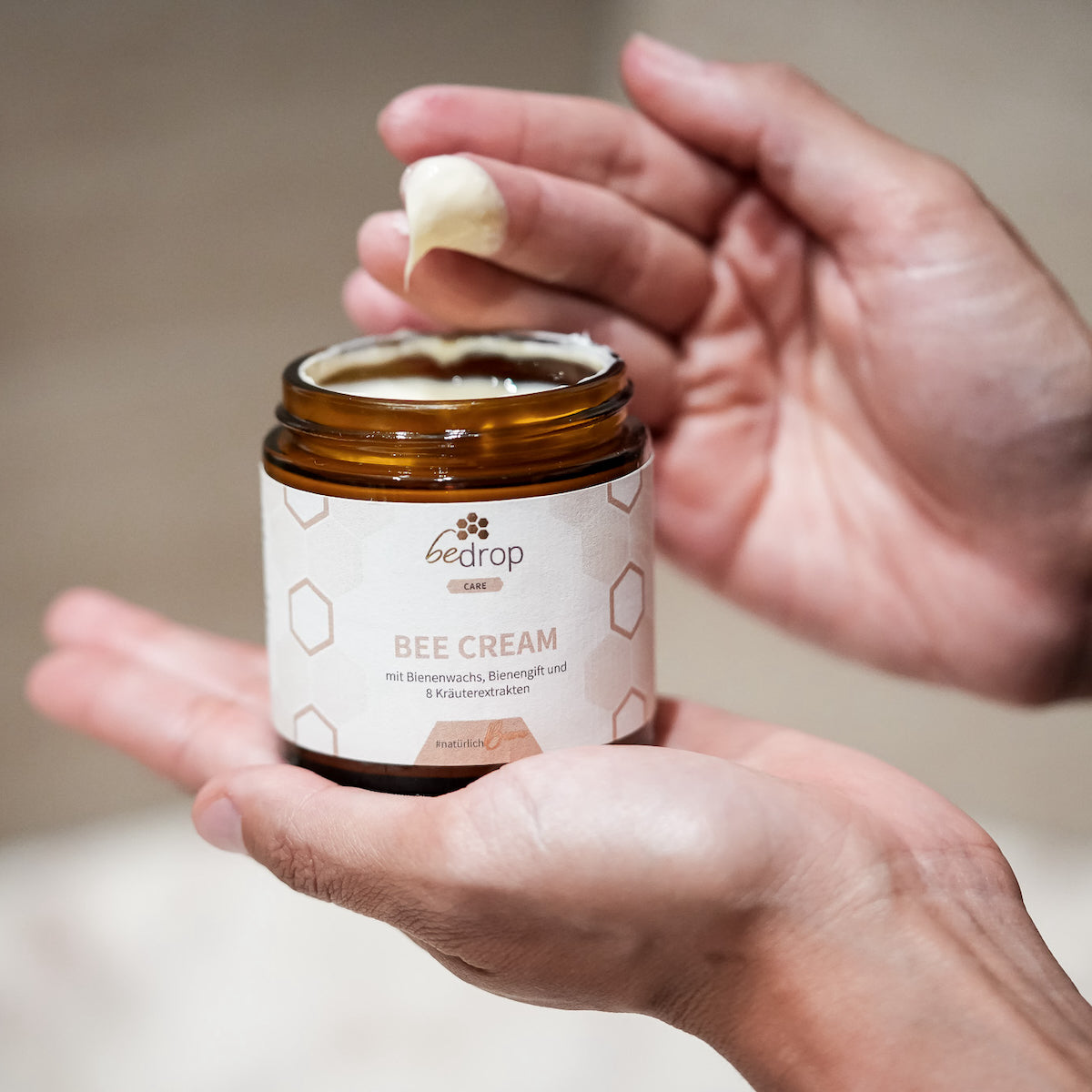 Vorteilsset: 6x Bee Cream Bienengiftsalbe & 8 Kräuterextrakten im 6er Set
