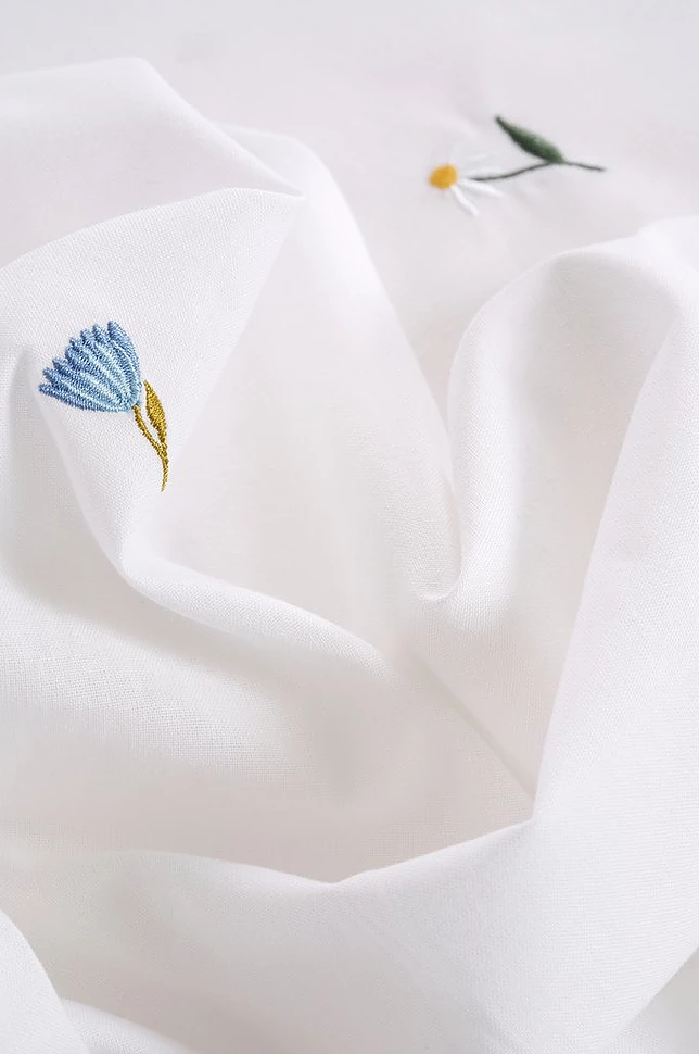FLEUR brodert duk