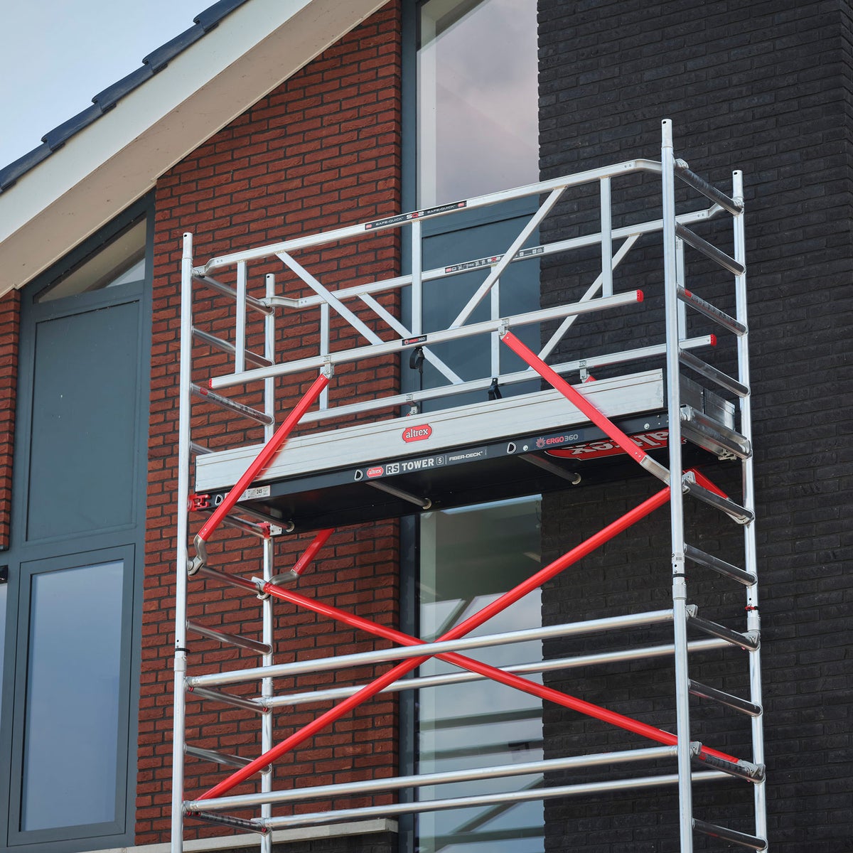 Altrex RS Tower 51 rolsteiger, aluminium met vezeldek, platform 4,20m, AH smal 0,75x3,05m