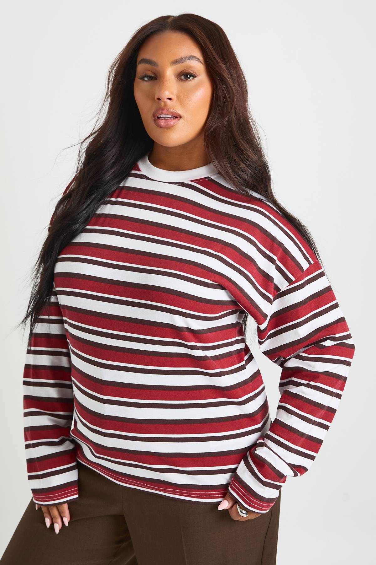 boohoo T-shirt à col rond manches longues Plus