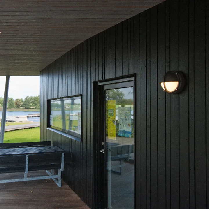 Louis Poulsen - Skot LED Outdoor Wandleuchte 3000 K 6.5 W, aluminium / opalweiss