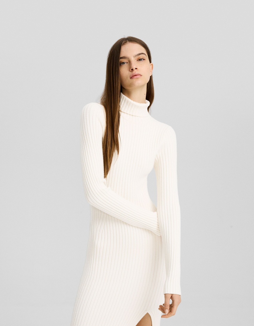 Vestido midi de malha canelada com gola alta