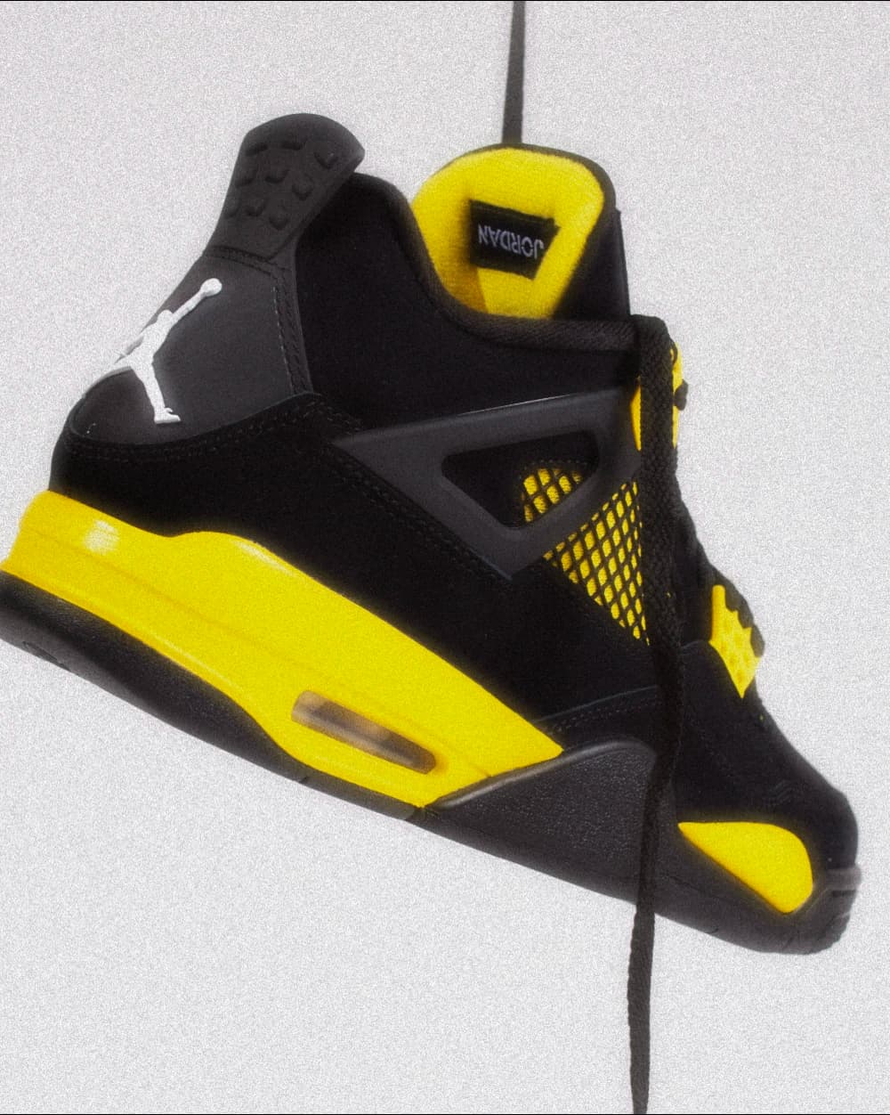 Air Jordan 4 Retro Thunder (2023) - 48h Delivery