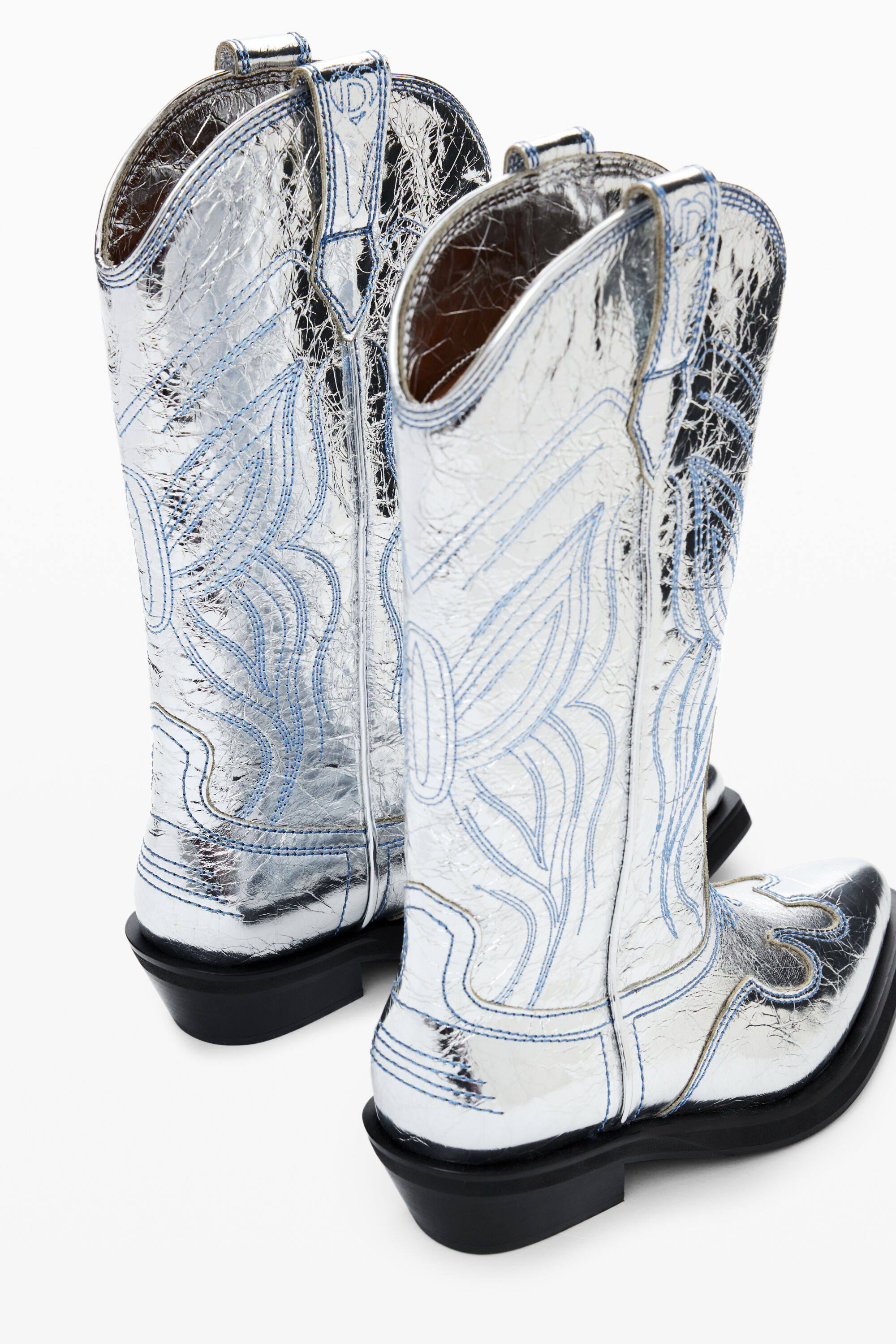 bota de cowboy metálica