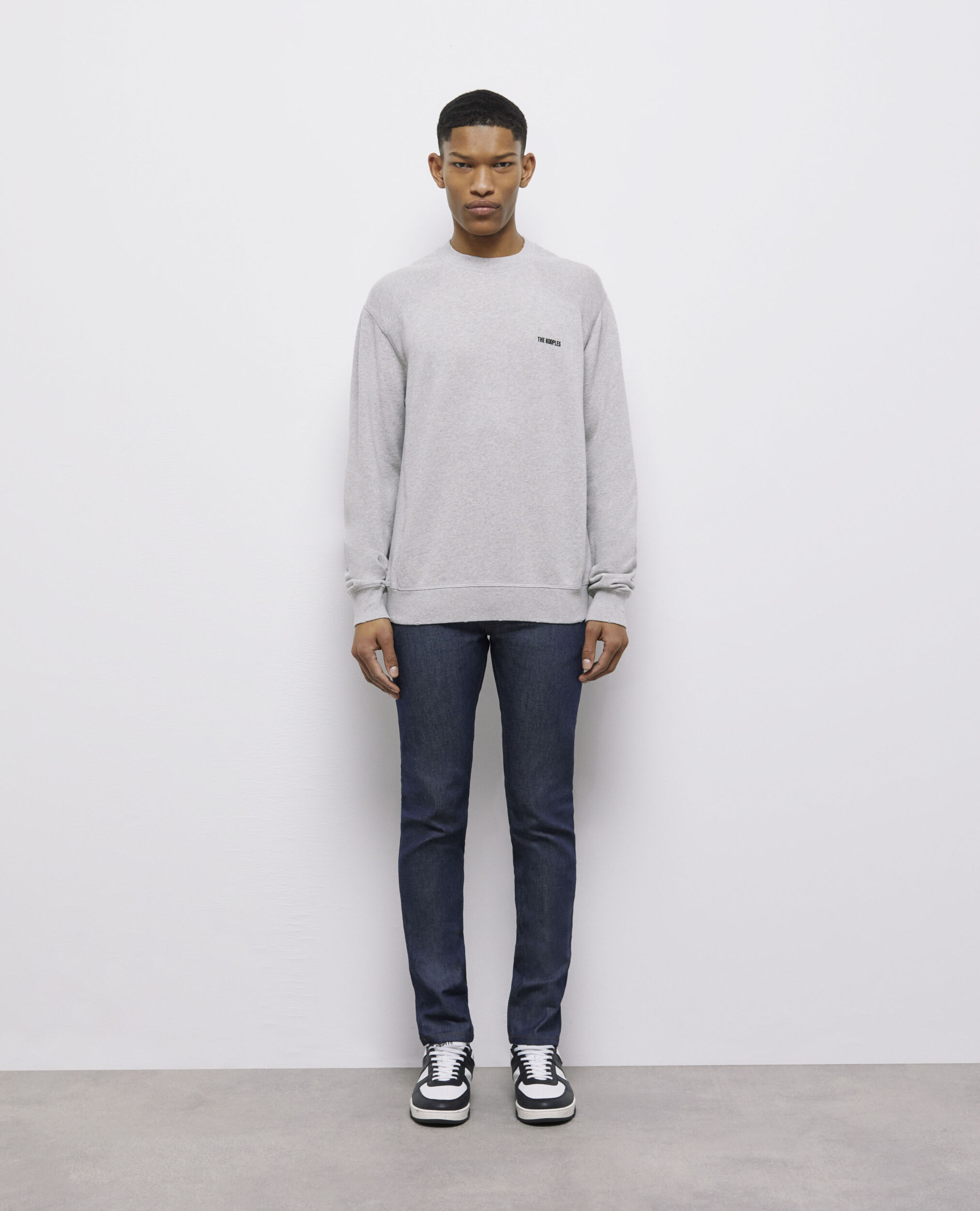 Sweatshirt gris clair avec logo