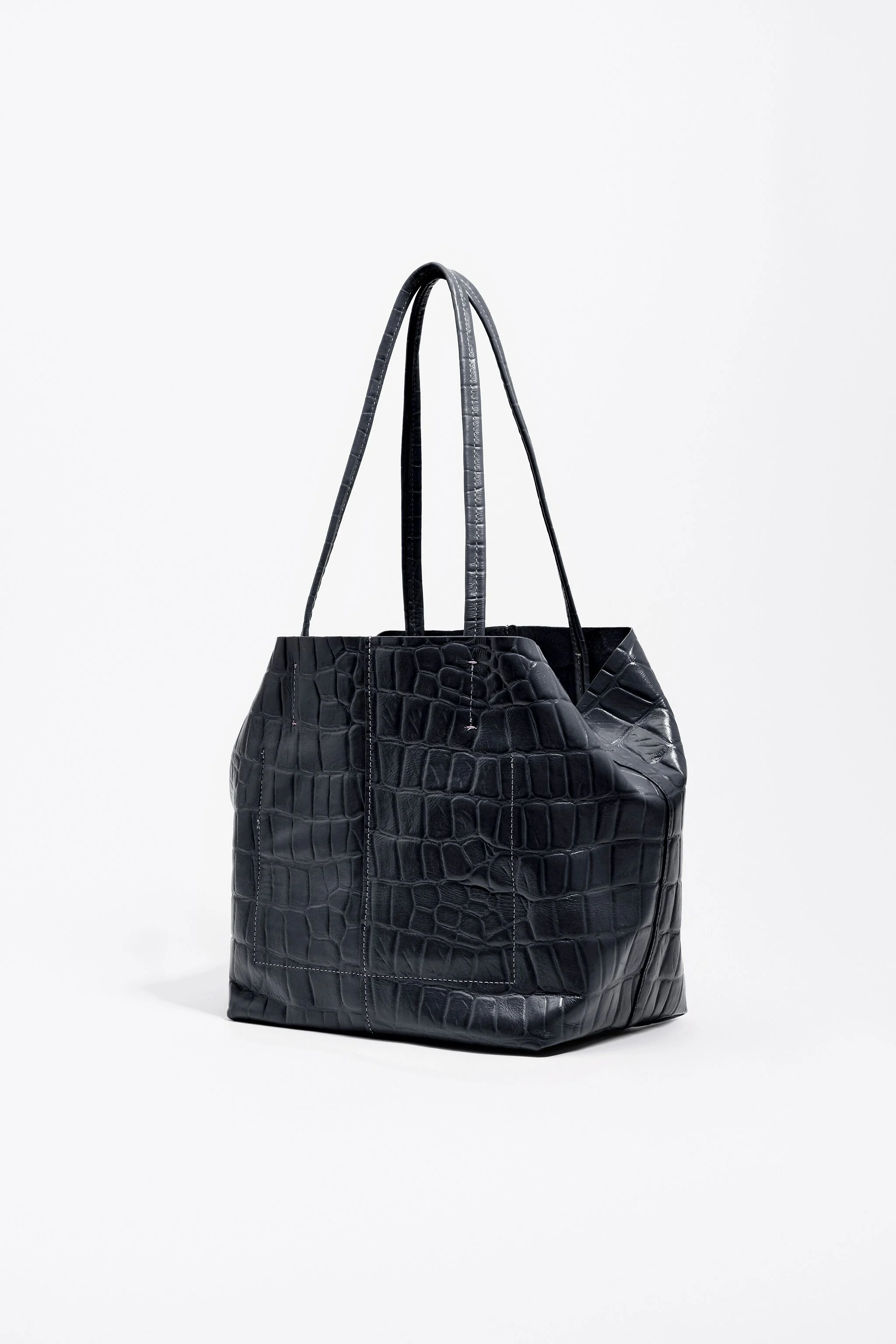 Bolsa de compras média em couro azul petróleo com estampa de crocodilo.